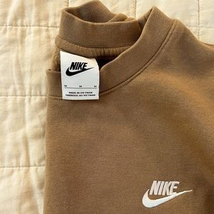 Nike crew neck, size medium- super soft!